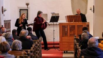 Leuchtende Stimmen, markante Instrumente: Dorothee Mields (Sopran), Karla Schröter (Oboe) und Willi Kronenberg (Orgel).