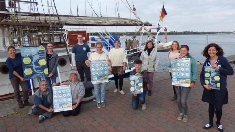 Die Mitglieder des Offenen Rostocker Meeresmüllstammtisches teilten sich im vergangenen Jahr den Umweltpreis der Hansestadt mit der Initiative Plastikfreie Stadt Rostock.