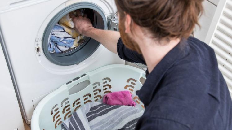 Wäsche waschen und trocknen: Im Haushalt lauern viele Stromfresser.