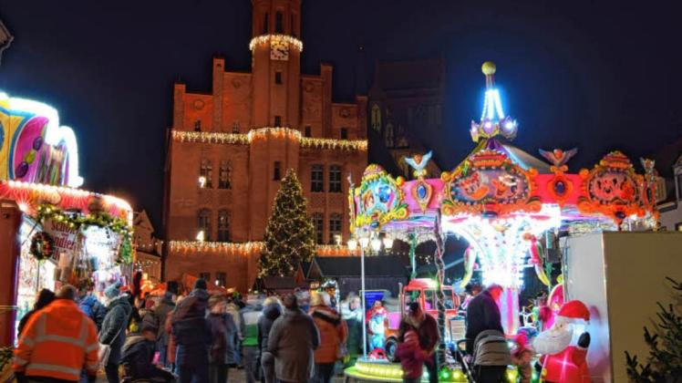 Wird es in diesem Jahr in der Rolandstadt einen Weihnachtsmarkt geben? Wenn ja, wie kann er gestaltet und durchgeführt werden?