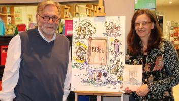 Er malt, um zu verstehen: Hans Hentschel stellte in Anne Mailänders Buchhandlung in Bramsche seine selbst verfassten und illustrierten biblischen Geschichten für Kinder vor.