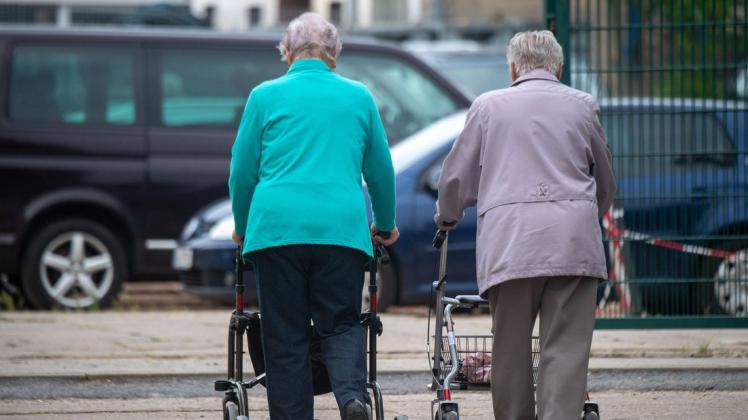 Rentner können sich über eine deutliche Erhöhung ihrer Bezüge freuen.