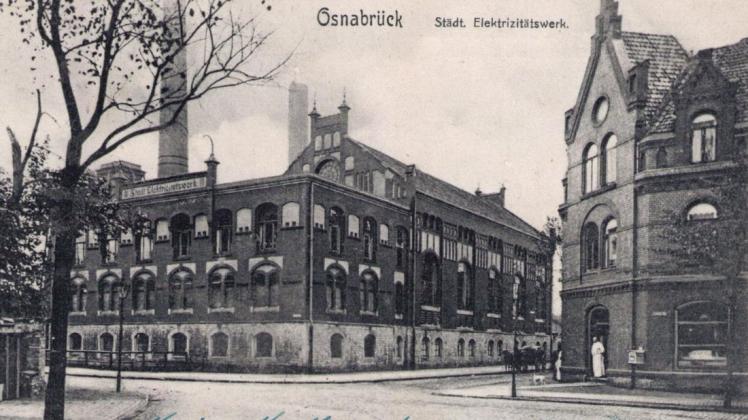 Das Städtische Elektrizitätswerk um 1905. Der Blick geht aus der Klosterstraße über die querende Liebigstraße in die nach rechts hinten verlaufende Sandbachstraße. Die Schornsteine verweisen auf die Krafterzeugung mittels Dampfmaschinen.