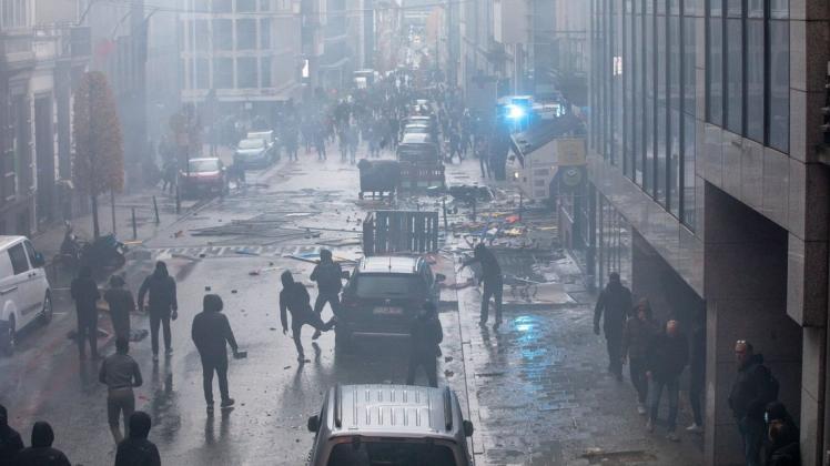 Nach Polizeiangaben sind in Brüssel rund 35.000 Personen auf die Straße gegangen.
