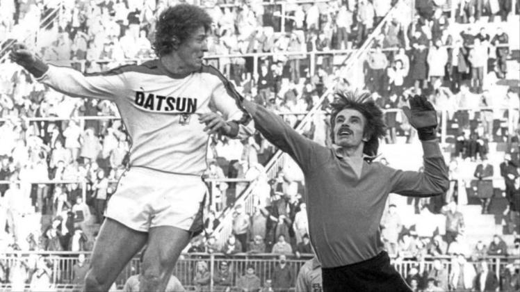 1981 spielte Atlas im DFB-Pokal bei Borussia Mönchengladbach. Torwart Hans-Jürgen Metz (rechts) gehört zu den Legenden, die das Niedersachsenpokal-Halbfinale besuchen. 