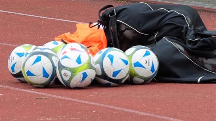 Die Bezirksliga-Fußballerinnen des VfL Wildeshausen haben gegen den Spitzenreiter TuS Lutten mit 2:3 verloren, die des VfL Stenum trennten sich vom TV Dinklage mit einem 1:1. Die Bezirksliga-Fußballerinnen des VfL Wildeshausen haben gegen den Spitzenreiter TuS Lutten mit 2:3 verloren, die des VfL Stenum trennten sich vom TV Dinklage mit einem 1:1.