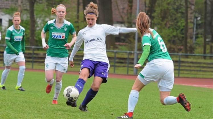 Die Fußballerinnen des TV Jahn Delmenhorst um Natalie Heeren (Mitte) sind an diesem Sonntag beim Walddörfer SV zu Gast. 