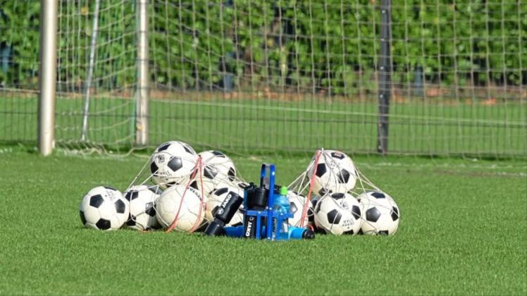 Der FC Hude hat sich in der Tabelle der Fußball-Bezirksliga der B-Junioren auf einen Nichtabstiegsplatz verbessert. 