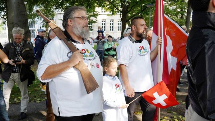 "Freiheitstrychler" nennt sich ein Teil der Demonstranten gegen die Corona-Maßnahmen in der Schweiz.