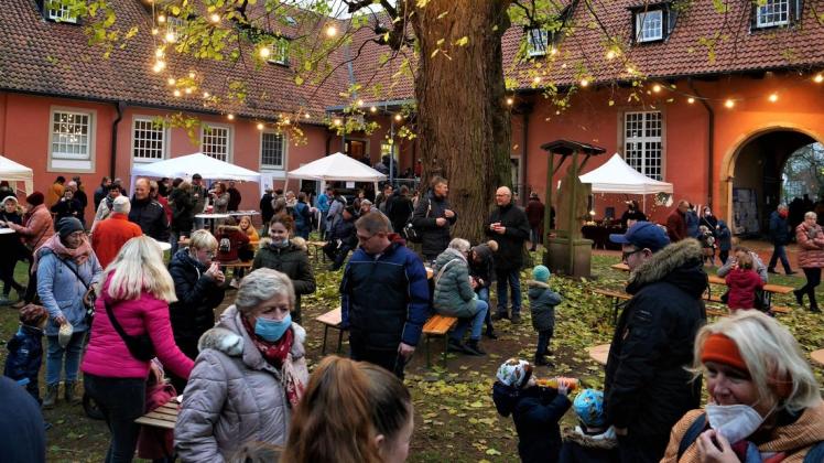 Gute besucht war der die Premiere des „Klostermarkt im Licht“ in Rieste.