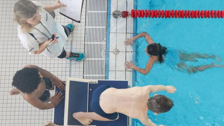 Bundesweit sind nur 41 Prozent der Grundschüler nach Abschluss der vierten Klasse sichere Schwimmer. Diese Quote soll dringend verbessert werden. Foto: Michael Gründel