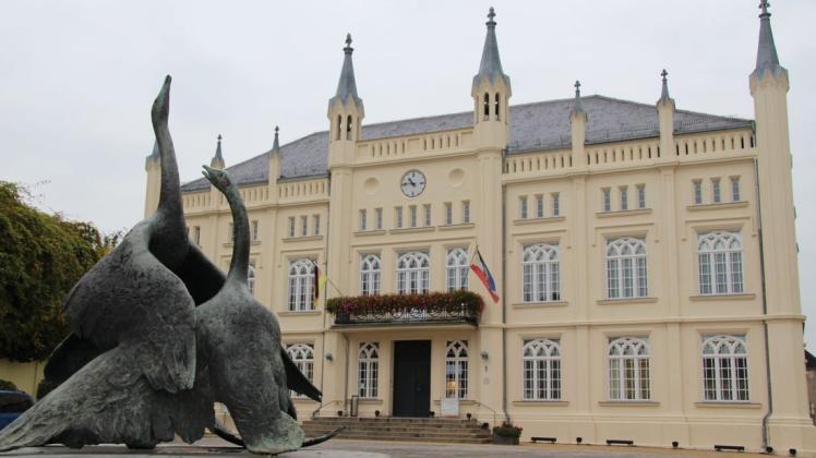 Im Bützower Rathaus öffnet die Tür nur noch mit Termin.