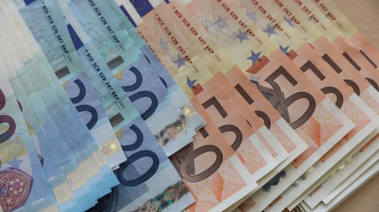 Erst nach dem Sommer 2022 könnte Rostock über einen genehmigten Finanzplan für Einnahmen und Ausgaben verfügen. Erst nach dem Sommer 2022 könnte Rostock über einen genehmigten Finanzplan für Einnahmen und Ausgaben verfügen.