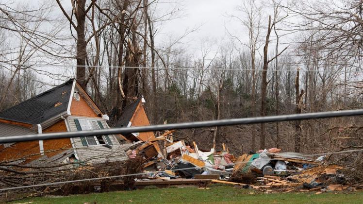 Bilder der Zerstörung: Tornados haben in den USA eine Schneise der Verwüstung durch mehrere Bundesstaaten geschlagen und wohl zahlreiche Menschen das Leben gekostet.