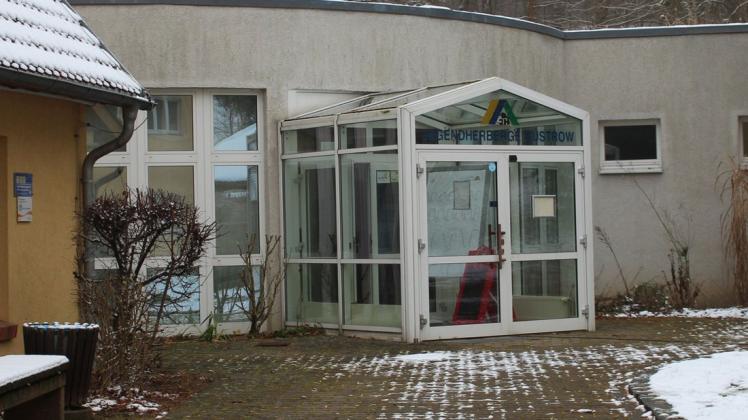 Die Türen der Jugendherberge in Güstrow bleiben nun für immer geschlossen. Wie das Gebäude künftig genutzt wird, bleibt ungewiss.