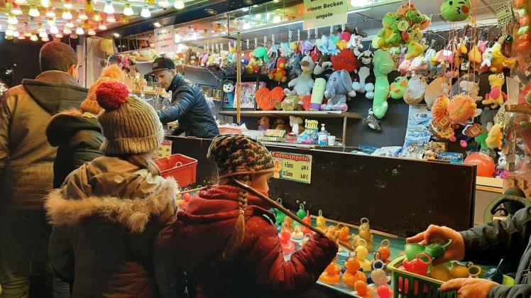 Fast wie zu normalen Zeiten, der kleine Weihnachtsmarkt in Wittenburg war zumindest am späten Sonnabend gut besucht.