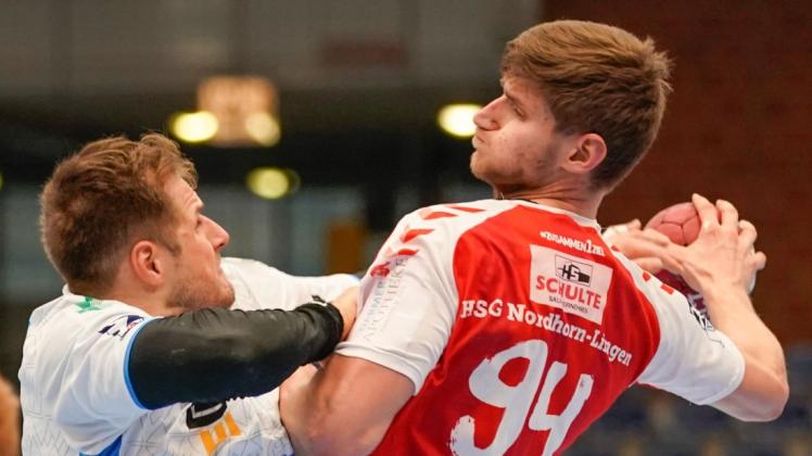 Gefährlichster Schütze der HSG Nordhorn-Lingen beim 32:30-Sieg beim beim TV Großwallstadt: Georg Pohle (r.) erzielte elf Treffer. Gefährlichster Schütze der HSG Nordhorn-Lingen beim 32:30-Sieg beim beim TV Großwallstadt: Georg Pohle (r.) erzielte elf Treffer.
