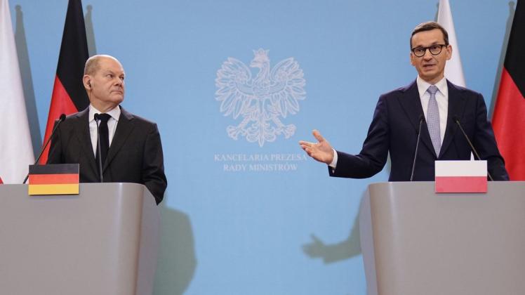 Bundeskanzler Olaf Scholz (links, SPD) und Mateusz Jakub Morawiecki, Ministerpräsident von Polen, signalisieren Einigkeit beim Konflikt mit Belarus.