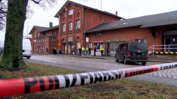 In einer Wohnung im Bahnhof von Twistringen ist ein Kind zu Tode gekommen.
