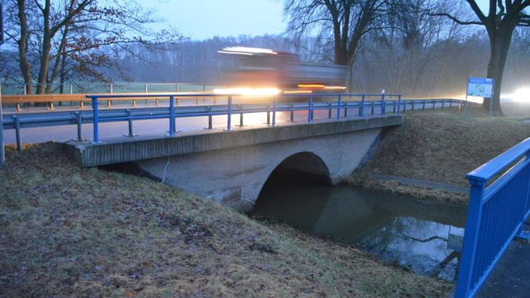 Noch steht sie, die Brücke über die Rögnitz an der Bundesstraße 5 kurz vor Ludwigslust. Die Planungen für einen Neubau an gleicher Stelle laufen.