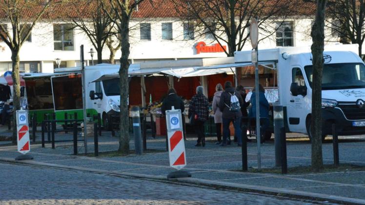 Der Ludwigsluster Wochenmarkt wird auf dem Alexandrinenplatz aufgebaut. Ab dem neuen Jahr unter der Regie der Stadt.