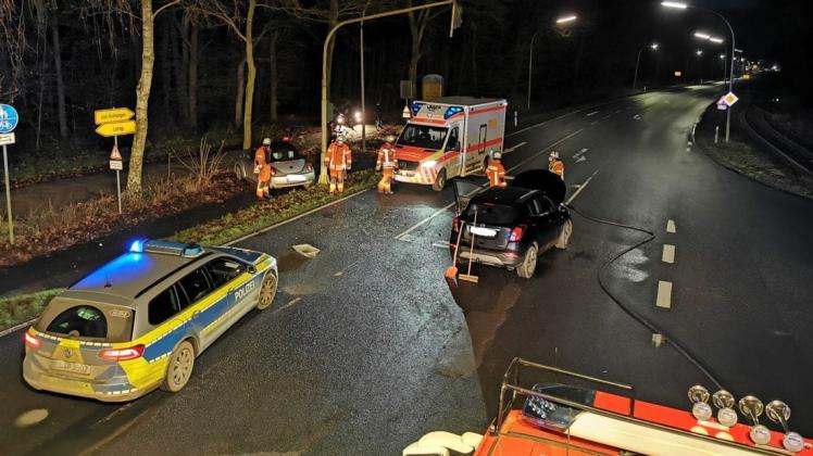 Am frühen Freitagabend kam es an der Kreuzung Sögeler Straße/Mecklenburger Straße zu einem Zusammenstoß zweier Fahrzeuge. Am frühen Freitagabend kam es an der Kreuzung Sögeler Straße/Mecklenburger Straße zu einem Zusammenstoß zweier Fahrzeuge.