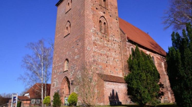 Start- und Ziel des Adventsspazierganges am heutigen Sonntag: Die Goldberger Kirche.