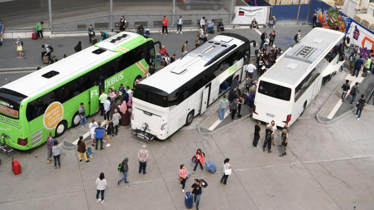 Der Fernbus war in Richtung Polen unterwegs, als der Busfahrer aufgrund des aggressiven Passagiers anhielt.