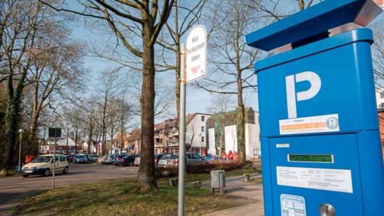 Auch der Parkplatz am Vorwerk samt anliegender Wohn- und Geschäftsgebäude würde Teil des City-Erneuerungsgebiets für eine Aufwertung rund um Hertie in Delmenhorst werden. (Archivfoto)