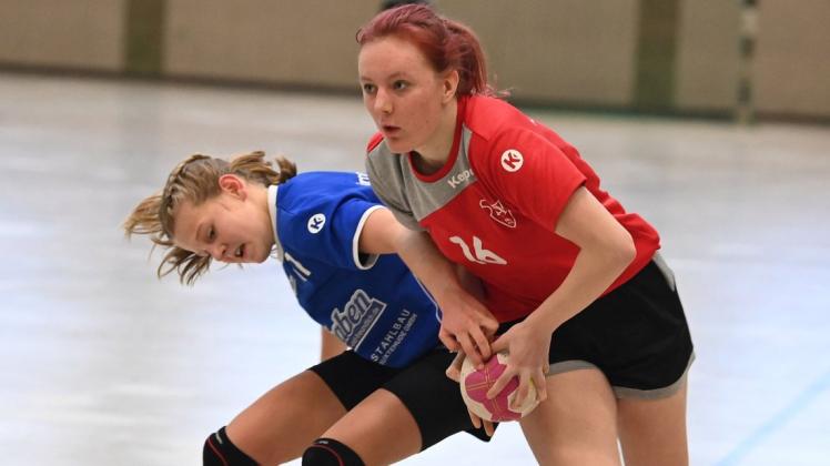 Für die weibliche C-Jugend der TS Hoykenkamp mit Maylin Swatschina (rechts) kommt die Winterpause in der Oberliga nach vier Niederlagen in Serie gerade richtig. Für die weibliche C-Jugend der TS Hoykenkamp mit Maylin Swatschina (rechts) kommt die Winterpause in der Oberliga nach vier Niederlagen in Serie gerade richtig.