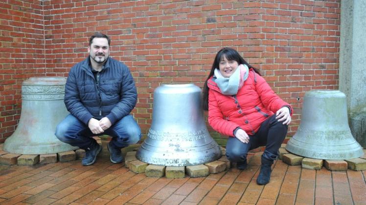 Wieder vereint und zurück auf dem Kirchengelände sind die drei alten Glocken der evangelisch-lutherischen Christuskirchengemeinde in Aschendorf. Maßgeblich dazu beigetragen haben Thomas und Sabrina Helm.