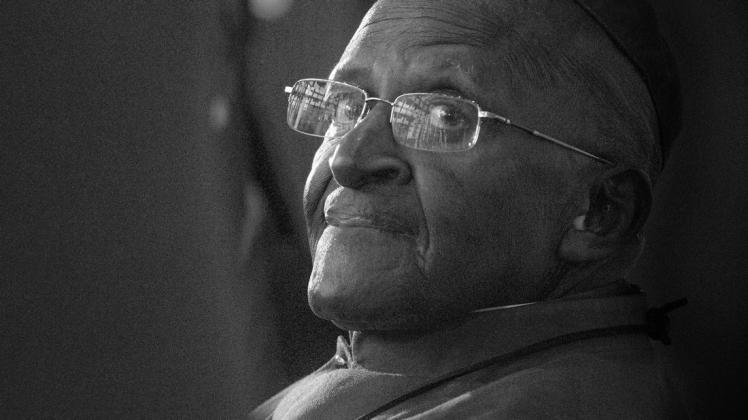 Der südafrikanische Friedensnobelpreiträger und frühere Ezbischof von Kapstadt, Desmond Tutu, ist gestorben.
