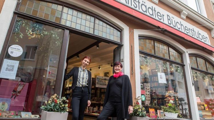 Die Geschichte der Altstädter Bücherstuben wird künftig von Susanne Reinhardt (links) geschrieben. Sie übernimmt das Geschäft von Karin Steinke-Klingenburg.