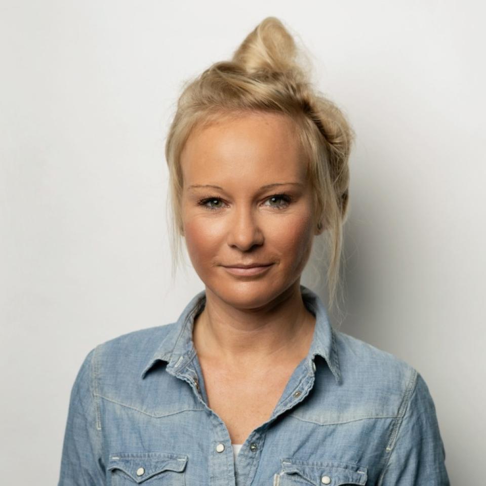 Julia Novaning yalangoch mushuki Julia Novaning yalangoch mushuki