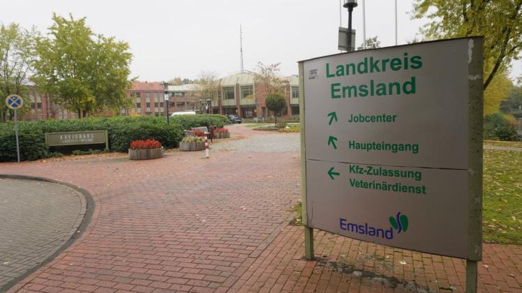 Der Landkreis Emsland führt die 3G-Regeln beim Zugang zu den Kreishäusern ein. Dann können nur noch Personen, die geimpft, genesen sind oder einen aktuellen Testnachweis vorlegen können, die Verwaltungen aufsuchen.