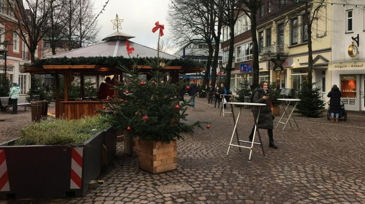 Auf dem Rondeel in Ahrensburg stehen seit Kurzem trotz Absage des Weihnachtsmarktes nun doch Schausteller.