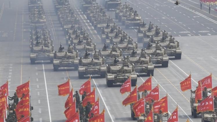 Parade in Peking: Bei der Modernisierung ihres Militärs tun sich die Chinesen ganz besonders hervor. Die Rüstungsunternehmen aus dem Reich der Mitte gewinnen international zunehmend an Bedeutung.