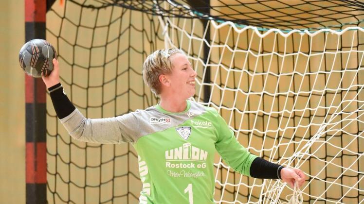 Freut sich, nach ihrer Erkältung ins Tor des Drittligisten Rostocker HC zurück zu dürfen: Nadine Berger
