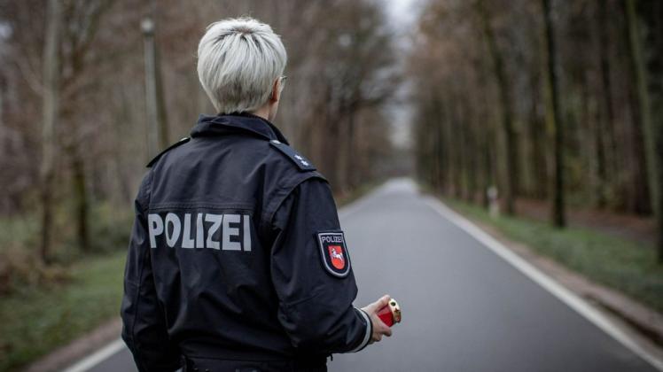 Nicht nur bei Familien und Freunden, sondern auch bei den Polizeibeamten und Rettungskräften hinterlässt ein tödlicher Verkehrsunfall Spuren. Nicht nur bei Familien und Freunden, sondern auch bei den Polizeibeamten und Rettungskräften hinterlässt ein tödlicher Verkehrsunfall Spuren.