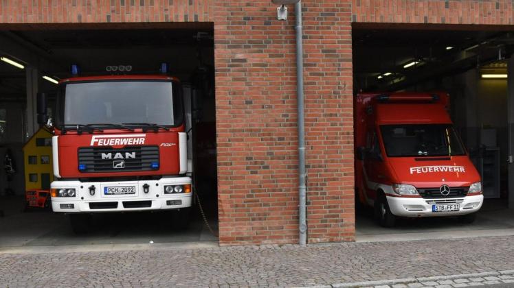 Die immer größere Anzahl an Elektroautos auf den Straßen stellt auch die Sternberger Feuerwehr vor neue Herausforderungen.