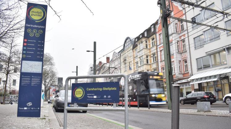 So wie jener am Gertrudenplatz in der Rostocker Kröpeliner-Tor-Vorstadt sollen im ganzen Stadtgebiet bald 74 neue Mobilitätspunkte entstehen. So wie jener am Gertrudenplatz in der Rostocker Kröpeliner-Tor-Vorstadt sollen im ganzen Stadtgebiet bald 74 neue Mobilitätspunkte entstehen.