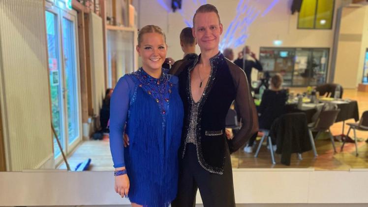 Das Latein-Paar Sabrina Münch und Christian Ritter-Pankau, das für das TSZ Delmenhorst startet, war in Aachen erfolgreich. Das Latein-Paar Sabrina Münch und Christian Ritter-Pankau, das für das TSZ Delmenhorst startet, war in Aachen erfolgreich.
