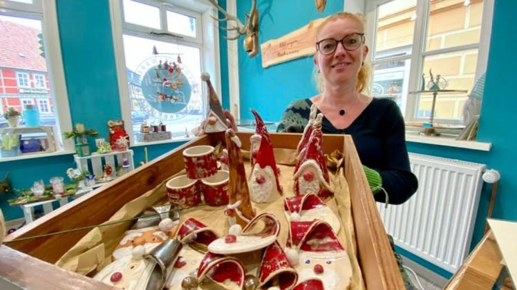Die Unternehmerin Sybille Lorenz lädt am 11. Dezember zu einem Wichtel-Markt in Rehna ein.