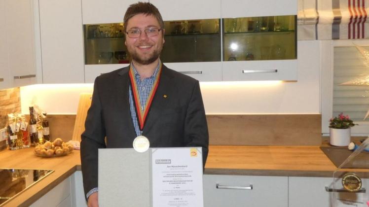 Smart-Home-Technik auch in der eigenen Küche: Jan Rauschenbach freut sich über die Auszeichnung.