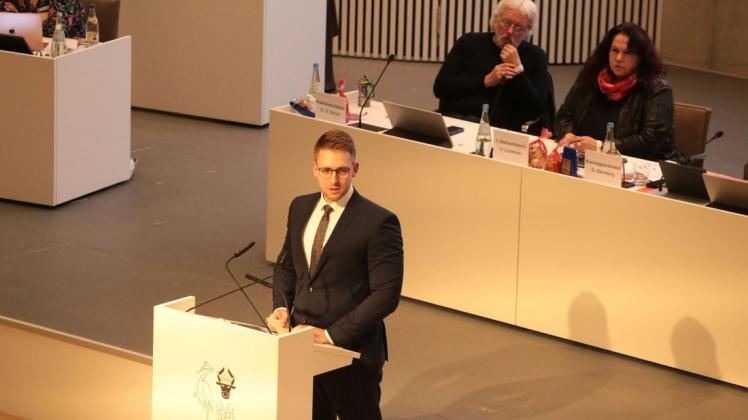 Vom Referenten zum Beigeordneten: Der 30-jährige Lukas Völsch ist am Dienstagabend zum ersten Stellvertreter des Landrates gewählt worden.