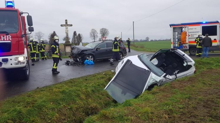 Zwei Autos waren an einem schweren Unfall am Freitag in Messingen beteiligt.