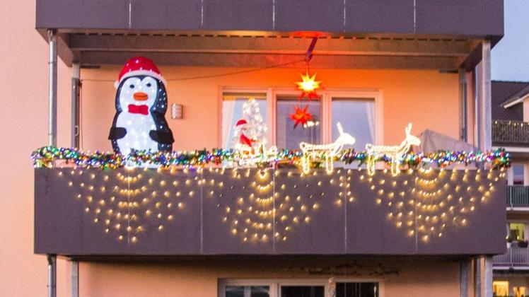 Liebevoll geschmückt: Haben Sie den Balkon oder das Haus auch so schön hergerichtet? Dann her mit den Fotos. Wir suchen die schönste Weihnachtsdeko in Schwerin.