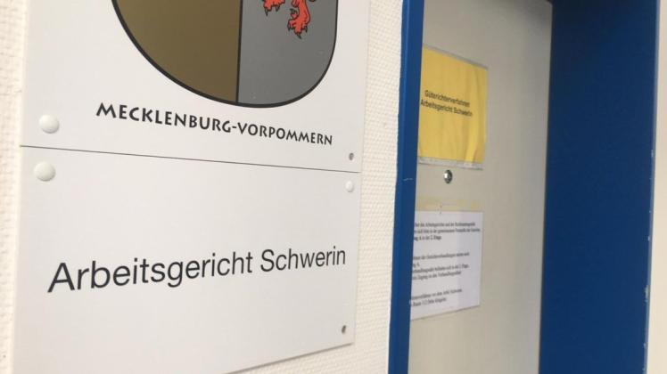 Das Arbeitsgericht Schwerin hat gestern das Urteil verkündet. Stefan Langes Klage gegen seine Kündigung wurde abgewiesen. Das Arbeitsgericht Schwerin hat gestern das Urteil verkündet. Stefan Langes Klage gegen seine Kündigung wurde abgewiesen.