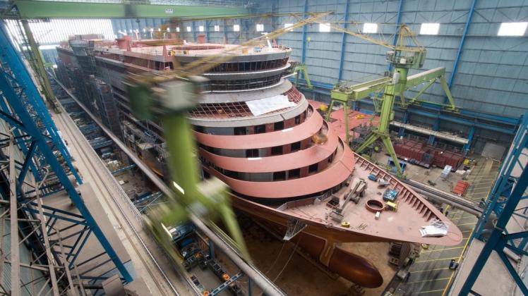 Die "AIDAdiva": Das erste Kreuzfahrtschiff der Meyer Werft für AIDA Cruises im Bau. 2007 wurde das 252 Meter lange Schiff abgeliefert.