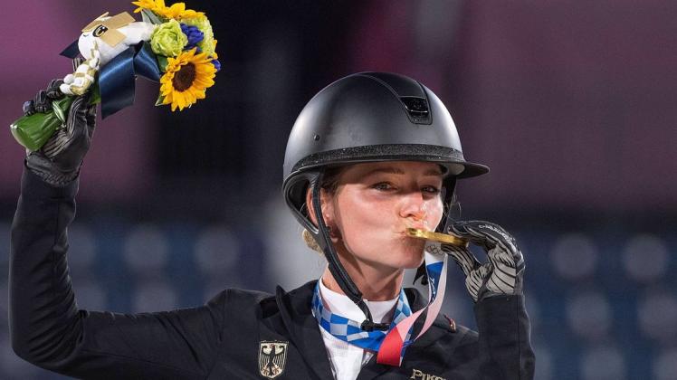 Ist eine der Kandidatinnen für die Wahl zur Sportlerin des Jahres 2021 in Niedersachsen: die Lingenerin Julia Krajewski. Sie wurde in Tokio Olympiasiegerin im Vielseitigkeitsreiten., Ist eine der Kandidatinnen für die Wahl zur Sportlerin des Jahres 2021 in Niedersachsen: die Lingenerin Julia Krajewski. Sie wurde in Tokio Olympiasiegerin im Vielseitigkeitsreiten.,